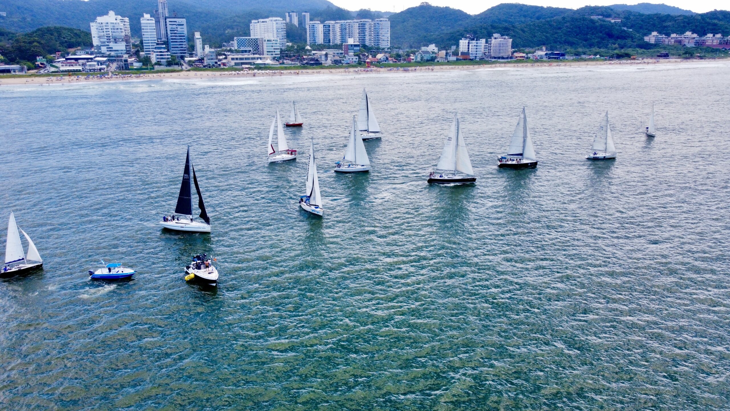 Show Nas Guas Competi O De Vela Movimentou A Praia Brava Neste Final